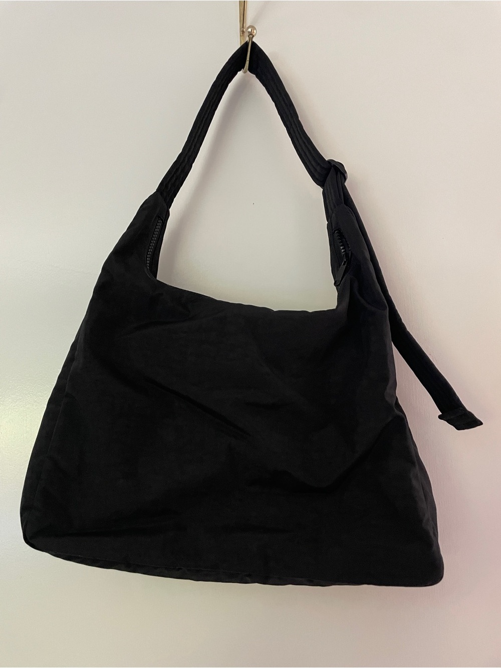 Baggu Nylon Shoulder Bag in black. NWOT